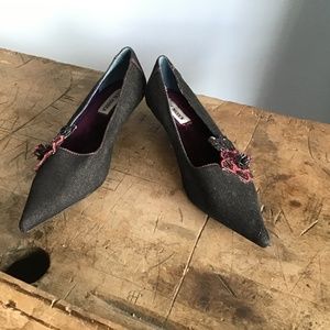 Size 6 Steve Madden kitten heel shoe